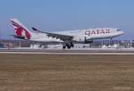 Qatar Airways, A7-ACF  Al Kara'anah , A330-202 bei der Landung in MUC aus Doha. (DOH) 16.03.2013