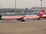 LTU A330-300 D-AERS ohne Triebwerk vor der LTU Halle in DUS / EDDL / Düsseldorf am 01.11.2007