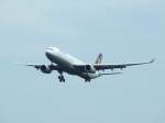 Ein Airbus A 330-300 der Lufthansa beim Landeanflug auf Frankfurt am Main am 07.08.2008.