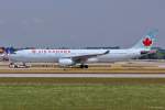 C-GHKX / Air Canada / A330-343 wird in MUC zum Cargo-Bereich geschleppt. 03.07.2014