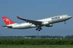 Northwest N856NW startet in Amsterdam