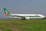 Alitalia, EI-EJG, Airbus A330-202, msn: 1123, 12.September 2010, MXP Milano Malpensa, Italy.
