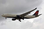 Delta Air Lines, N858NW, Airbus A330-223, msn: 718, 05.Juli 2023, LHR London Heathrow, United Kingdom.