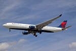 Delta Air Lines, N825NW, Airbus A330-302, msn: 1679, 06.Juli 2023, LHR London Heathrow, United Kingdom.