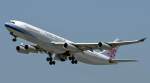 A340-300 der China Airlines nach Taipeh beim Start von Rwy 11 Vienna Int. (VIE) 17.7.2009