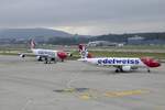 Edelweiss, A320-214, HB-IHZ,  Kaiseregg , mit dem A340-300, HB-JME,  Pilatus , 28.12.19, Zürich