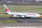 Qatar Amiri Flight Airbus A340-211 A7-HHK rollt zur Parkposition in Düsseldorf 9.3.2024