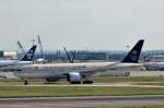 London-Heathrow. Saudi Arabian Airlines, HZ-AKA, Boeing 777-268/ER. Die Bemalung dieser Maschine gefllt mit sehr gut,ist aber nur mein persnlicher Geschmack. 30.7.2011