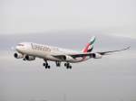 A6-ERR (Emirates A340-300) Im Anflug auf Dsseldorf. 11.12.2011