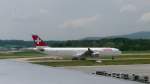 Swiss Airbus A340-313X HB-JMG auf dem Weg zum Start in Zürich-Kloten (13.7.10)