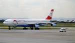 Das waren noch Zeiten! A340 der Austrian am Vorfeld der Wiener Flughafens! Aufnahme vom 13.7.2005!