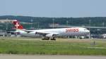 HB-JMB Airbus A 340-313 von Swiss startet am 11.07.2015 aus Zürich
