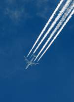 In ca. 12000 m Hhe zieht dieser A340-600 seine Bahn. Aufgenommen mit einem Nikon 70-200/2,8 Zoom!