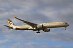 Etihad Airways, A6-XWC, Airbus A350-1041, msn: 330, 06.Juli 2023, LHR London Heathrow, United Kingdom.