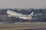 Qatar Airways A350-941 V7-ALY am 19.1.19 nach dem Abheben am Flughafen Zürich.
