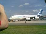 Der A 380 hat seine Parkposition fast erreicht