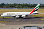 Emirates Airbus A380-861 A6-EEM rollt zum Gate in D�sseldorf 2.8.2026