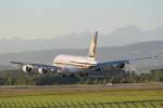 A380-800 von Singapore Airlines vor dem Aufsetzen auf Piste 14 in Zrich am 13.9.2011.