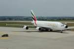 Groer Besuch in Dresden, ein Airbus A380 von Emirates (A6-EDU) ist zur Reparatur in den Elbe Flugzeugwerken eingetroffen.