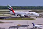 A6-EDQ / Emirates / A380-861 rollt in MUC nach der Landung aus Dubai (DXB) zum Terminal 1. 19.05.2012