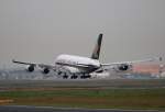 Singapore Airlines A 380-841 9V-SKM bei der Landung in Frankfurt am frhen Morgen des 12.06.2013