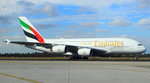 A6-EUC Emirates A 380-800 DUS 29.09.2016. Nach der Landung rollt der Airbus zum Gate. Die Aufnahme entstand während einer offiziellen Besichtigung des Flughafens aus dem Bus. Fotografieren war ausdrücklich erlaubt.