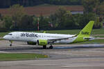 Air Baltic, YL-AAY, Airbus A220-371, msn: 55095, 14.Oktober 2023, ZRH Zürich, Switzerland.