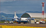 CAVOK UR-CGB, Antonov AN-12BP bei der Beladung auf Maribor Flughafen MBX.