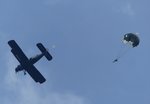 D-FOJB, Antonow AN2, beim Absetzen von Fallschirmspringern über Gera Leumnitz (EDAJ), am 14.8.2016