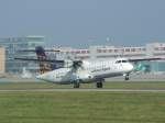 Ein Lufthansa Regional (Contact Air) ATR-72 beim Start in Stuttgart am 30.08.2008.