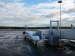 Boeing 717 (OH-BLM) von Blue1 steht am Gate auf dem Flughafen Helsinki. 16.10.2012