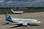 UR-GAT. Boing 737-500 der Ukraine International in Berlin.Tegel. Foto: 19.6.2007 