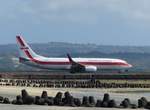 PK-GFN, Boeing 737-86N(WL), Garuda Indonesia (Retro), auf dem Weg zum Start in Denpasar (DPS) am 6.10.2017
