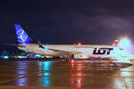 LOT Polish Airlines, SP-LWD, Boeing B737-89P, msn: 32802/1725, 26.Dezember 2021, ZRH Zürich, Switzerland.