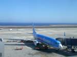 Eine Boeing 737-800, der Hapag Fly, kurz vor dem Start in Richtung Hannover am 15.06.2008 auf dem Flughafen Teneriffa Sd.
