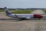 Boeing 737-800WL (LN-DYD, H.C.Andersen) der norwegischen Norwegian-Airshuttle  rollt zur Startbahn auf dem Flughafen Berlin-Schnefeld am 18.08.2012