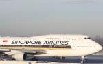 Singapore Airlines BOeing 747-412 9V-SPO Flughafen Mnchen 21.12.2010