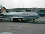 Boeing 747-400 der Air China erreicht ihr Gate in Frankfurt.(30.07.05)
