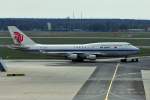 B 747-400 der Air China - B-2468 am Haken eines Flugzeugschleppers in FRA - 14.04.2012