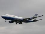 Eine Boeing 747 der United Airlines bei der Landung in Frankfurt am Main. (16.07.2008)