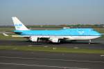 KLM B747-400 PH-BFC wurde wegen des Vulkanausbruch von Eyjafjallajökull in Island am 19.04.2014 nach DUS / EDDL / Düsseldorf umgeleitet, hier auf dem Taxiway zur 23L