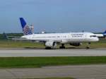 Continental B752wl N 14106 rollt Berlin TXL zur Runway 26R 16.09.2007