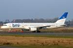 BMI B757-200 G-STRY beim Line up auf die 05R in DUS / EDDL / Dsseldorf am 28.12.2008