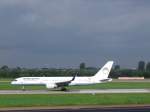 Boeing 757-200(SunExpress) hat die Starterlaubnis und wird demnächst durchstarten; 080904