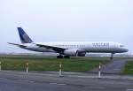 United Airlines B 757-224 N17133 auf dem Weg zum Start in Berlin-Tegel am 24.11.2013