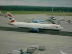 Boeing 767 der British Airways rollt Richtung Gate