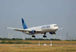 United Airlines, Boeing B 767-424(ER), N77066, BER, 09.06.2023