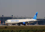 United Airlines, Boeing B 767-424(ER), N66056, BER, 10.09.2023