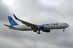 United Airlines, N677UA, Boeing B767-322ER, msn: 30029/852, 05.Juli 2023, LHR London Heathrow, United Kingdom.