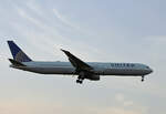 United Airlines, Boeing B 767-424(ER), N69059, BER, 30.09.2023